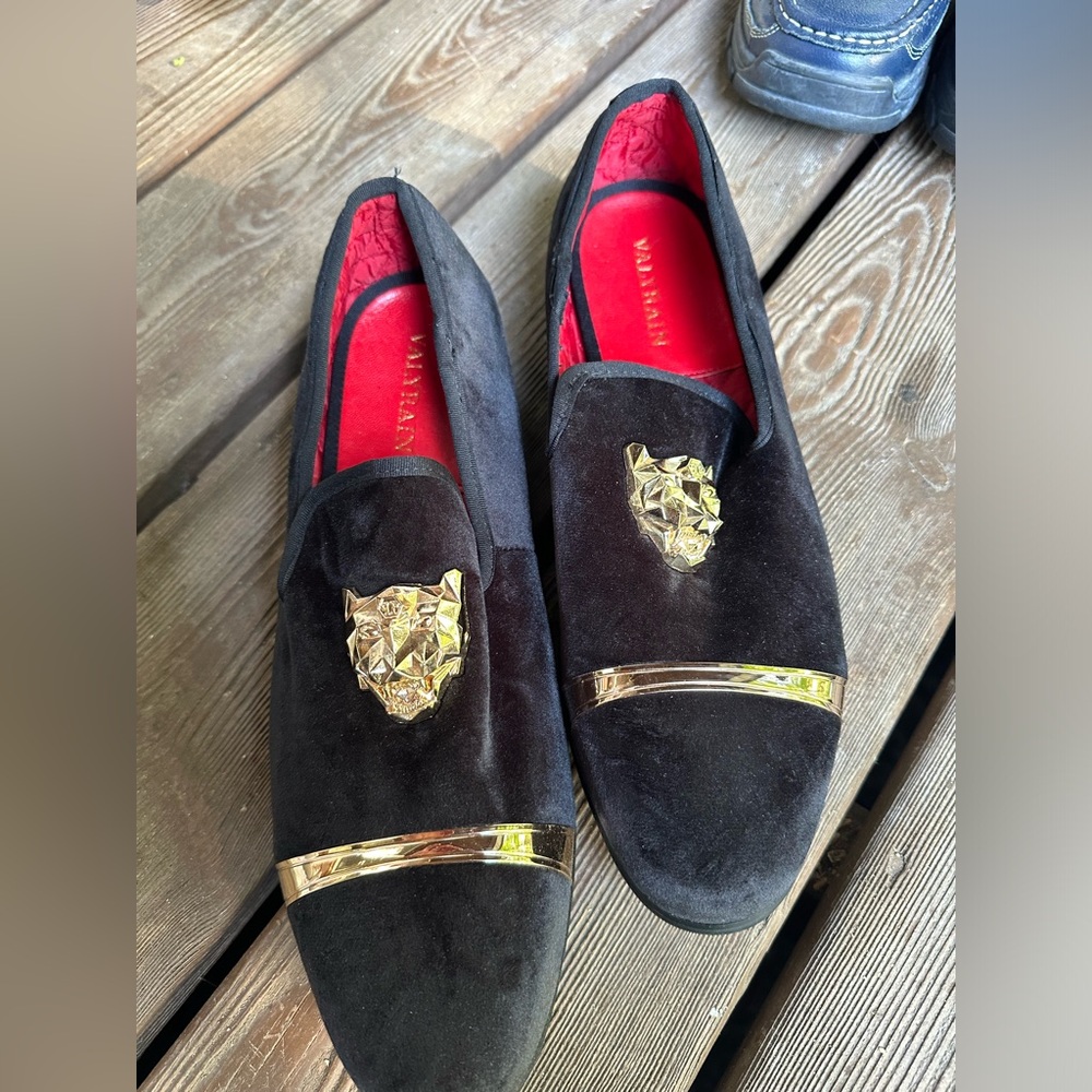 Men’s black Penny loafers with Tiger